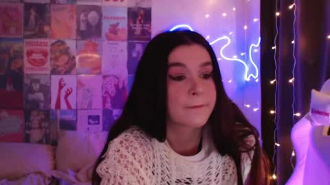 luna_limerence online show from May 7, 4:19 am