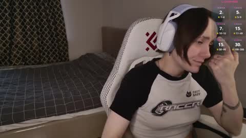 luna_loveeee online show from April 4, 4:52 am