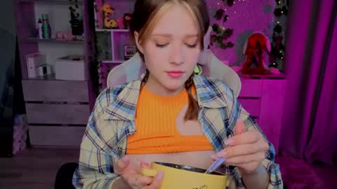 Lina  online show from April 11, 6:40 am