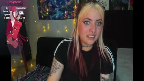 Snapshot of luna_ray420 chatting on October 19, 5:34 am MISS LUNA online show from October 19, 5:34 am