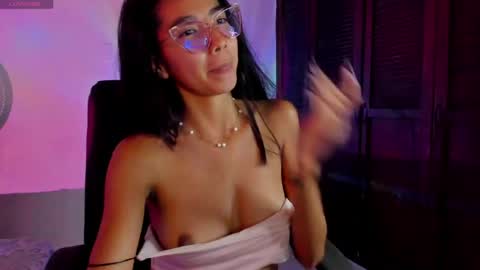 Luna Roja26 online show from June 25, 5:04 am