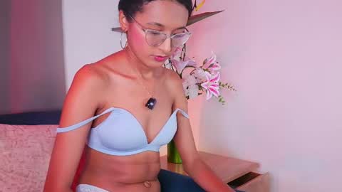 luna_valen online show from June 25, 11:10 pm