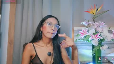 luna_valen online show from May 10, 4:41 am