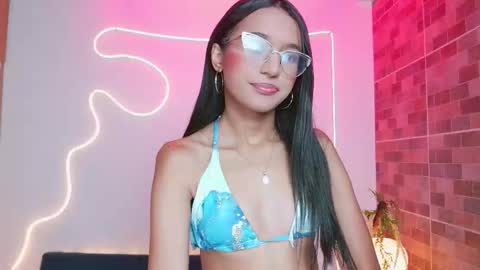 luna_valen online show from March 18, 4:51 am