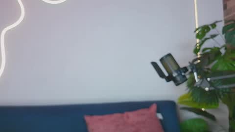 luna_valen online show from June 3, 5:10 am