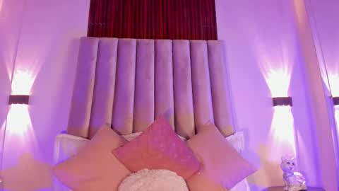 lunaa_moonn online show from March 19, 6:57 pm