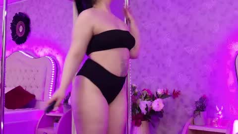 lunababe_ online show from April 14, 11:02 am