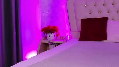 lunababe_ online show from May 7, 10:44 am
