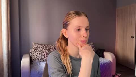 Snapshot of lunacyy chatting on September 21, 5:44 am Britney online show from September 21, 5:44 am