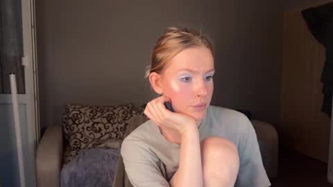 Snapshot of lunacyy chatting on September 25, 3:30 pm Britney online show from September 25, 3:30 pm