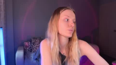 Snapshot of lunacyy chatting on October 1, 2:27 pm Britney online show from October 1, 2:27 pm