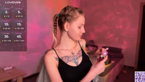 Snapshot of lunacyy chatting on October 3, 7:55 pm Britney online show from October 3, 7:55 pm