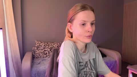 Snapshot of lunacyy chatting on September 27, 5:49 am Britney online show from September 27, 5:49 am