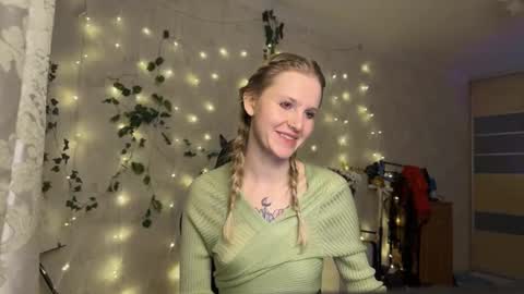 Snapshot of lunacyy chatting on October 14, 6:00 pm Britney online show from October 14, 6:00 pm