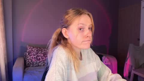 Snapshot of lunacyy chatting on September 29, 6:45 am Britney online show from September 29, 6:45 am