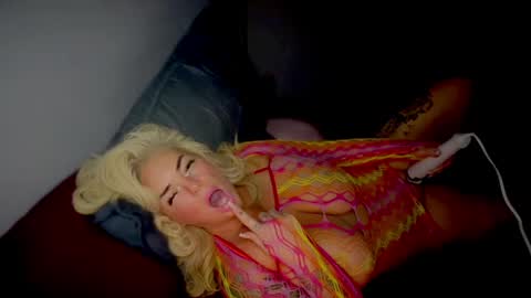 Luna Daddys Girl online show from April 12, 11:03 am