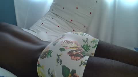 lunalove22_ online show from October 31, 4:46 am