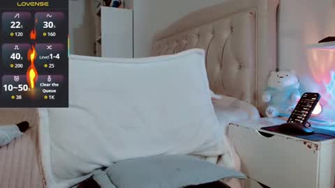 Snapshot of lunalovedoll_ chatting on September 23, 12:37 am Luna online show from September 23, 12:37 am