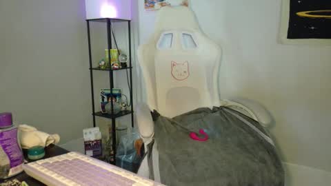  Luna Love  online show from March 26, 5:51 pm