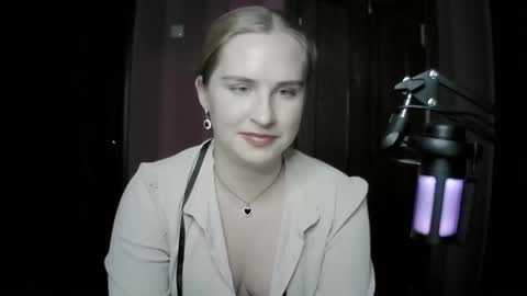 Snapshot of lunamystique_ chatting on October 16, 8:18 pm lunamystique_ online show from October 16, 8:18 pm