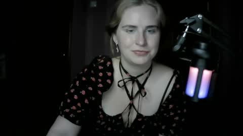 Snapshot of lunamystique_ chatting on October 9, 9:31 pm lunamystique_ online show from October 9, 9:31 pm