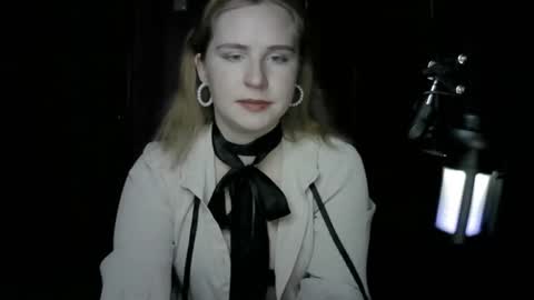 Snapshot of lunamystique_ chatting on October 19, 7:51 pm lunamystique_ online show from October 19, 7:51 pm