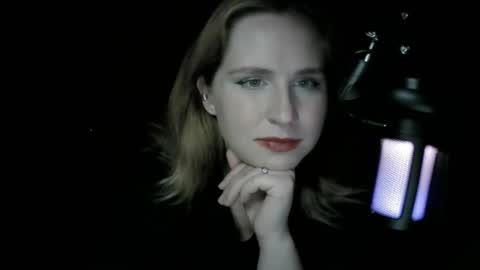 Snapshot of lunamystique_ chatting on October 4, 8:17 pm lunamystique_ online show from October 4, 8:17 pm