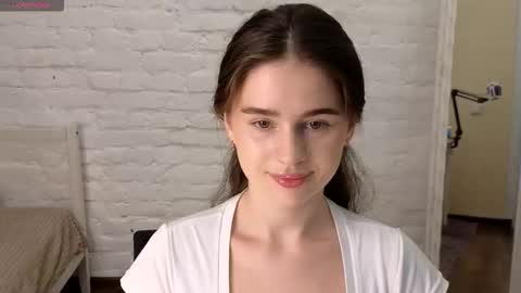 lunaolivia_ online show from September 21, 12:53 pm