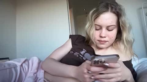 lunarose17 online show from January 17, 9:01 pm