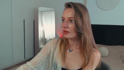 LunaticaBae online show from June 1, 2:46 am