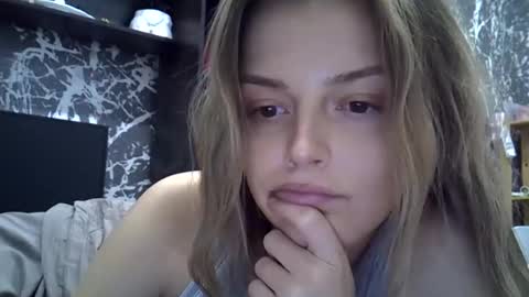 Luna  online show from October 22, 6:09 pm