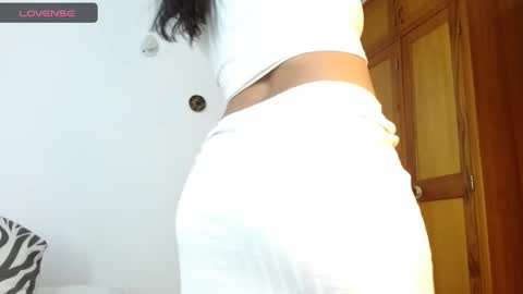 lunayois02 online show from February 17, 2:42 am