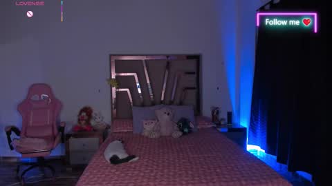 LUNA ROSE online show from February 18, 3:39 am