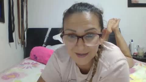 Snapshot of lupitavega_ chatting on October 15, 2:37 am Lupita online show from October 15, 2:37 am