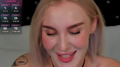 Snapshot of lushcherry chatting on October 16, 12:32 am your sweet Liana online show from October 16, 12:32 am