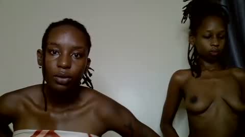 lutino_lovebirds online show from April 22, 7:04 am