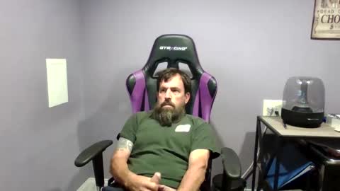 Snapshot of luv2likslit611455 chatting on October 8, 7:47 am Luv2likslit online show from October 8, 7:47 am