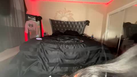 luvvlee online show from March 21, 12:54 pm