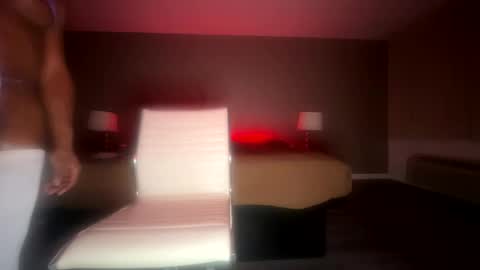 luvvlee online show from April 12, 9:24 am