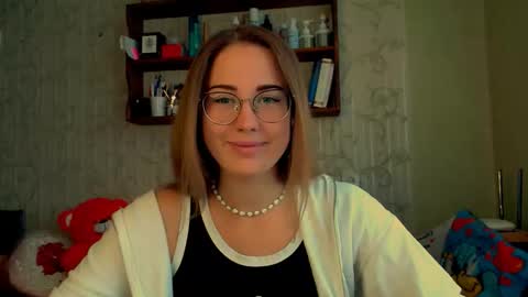 Snapshot of luxie_queen chatting on September 30, 9:09 am Katie online show from September 30, 9:09 am