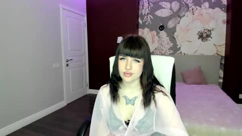 LuxSiren online show from March 6, 8:19 pm