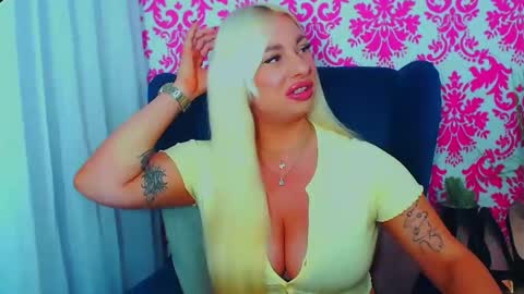 Snapshot of luxuriaaa chatting on October 2, 7:45 pm Luxuriaa online show from October 2, 7:45 pm