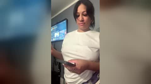 luzy3435 online show from February 15, 5:53 am