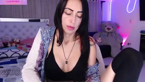 Snapshot of lyann_ chatting on October 7, 2:51 am Lyann online show from October 7, 2:51 am