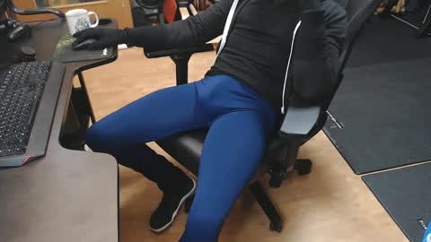 lycraboy123 online show from December 29, 6:56 am