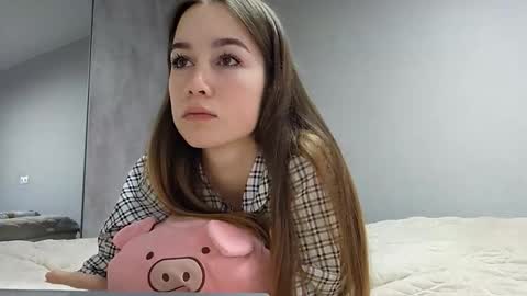 Mia online show from December 21, 7:04 am