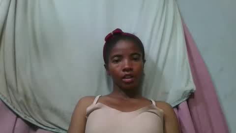 lydie856696 online show from May 12, 4:05 pm
