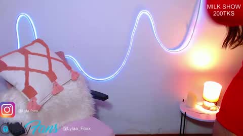 Snapshot of lyla_fox chatting on September 26, 2:41 am Lyla Fox online show from September 26, 2:41 am