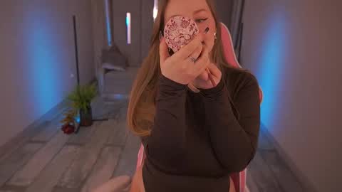 lylanimfa online show from March 5, 10:00 am