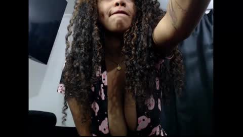 lylii_evans online show from February 9, 6:33 am